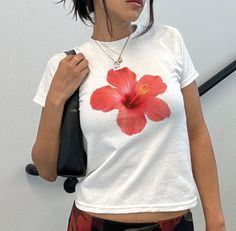 Introducing 'Hibiscus' baby tee.  ★ This is a short fit graphic tee (baby-tee) meaning its not too long, not too cropped, but just the perfect length to be your next go-to tee.  ★ Soft and durable, 100% cotton fabric  ★ We offer worldwide shipping - all of our tees are made to order and shipped locally to you. * CARE INSTRUCTIONS * - Machine wash recommended cold 30C or 90F - Do not bleach  - Tumble dry recommended low heat  - Iron, steam or dry: low heat  * DELIVERY * - Standard UK shipping is estimated 4-5 business days  - Standard USA shipping is estimated 4-7 business days - Standard European shipping is estimated 4-7 business days - Standard Australian shipping is estimated 6-8 business days  - Standard Canadian shipping is estimated 3-7 business days - Rest of World 7-10 business day Cheap Hibiscus Print Short Sleeve T-shirt, Affordable White Hibiscus Print Top, Short Sleeve T-shirt With Hibiscus Print, Cheap White Hibiscus Print Top, Tabitha Swatosh Flower Shirt, Hibiscus T Shirt, Hibiscus Flower Shirt, Flower Tops Outfit, Flower Graphic Tee