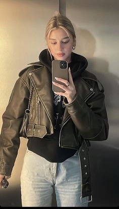 Biker Jeans Outfit, Jeans Outfit Ideas, Women Leather Jacket, Zara Leather Jacket, Biker Jeans, Leather Jacket Outfits, Cooler Look, Stockholm Fashion, Causual Outfits