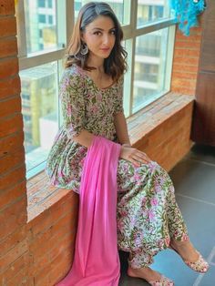 Add a charm of vibrant florals with subtle tone in your outfit and elevate your daytime festive outfit in our Pink mermaid handblock print kurta suit set. Pink Kurta Outfit, Kurta Outfit Ideas, Aachho Jaipur, Printed Suit Design, Soha Ali Khan, Cotton Anarkali, Anarkali Kurti, Long Kurti Designs, Salwar Kamiz