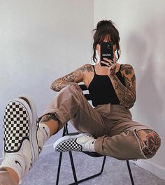 Edgy Elegant Style Summer, Edgy Womens Fashion Summer, Feminine Edgy Style Classy, Alt Western Aesthetic, Hippy Inspired Outfits, Summer Outfits Dark Aesthetic, 90s Grunge Concert Outfit, Girly Grunge Outfits Summer, Earthy Fashion Style