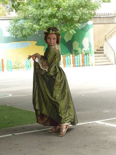 Lovelly green and brown 18th century dress Délicate robe | Etsy Vintage Green Dress With Historical Design, Green Vintage Dress With Historical Design, Green Historical Costume Dress, Medieval Green Costume Dress, Medieval Green Dress For Costume Party, Green Princess Costume Dress, Pearl Ornaments, 18th Century Dress, Girls Costumes