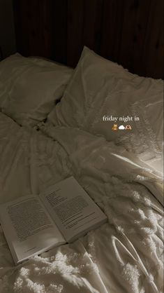 Friday Night In Aesthetic, Bed Time Aesthetic Night, Late Night Instagram Story, Night Home Aesthetic, Friday Night Aesthetic, November Instagram, Everyday Aesthetic, Night Routines, Early Night