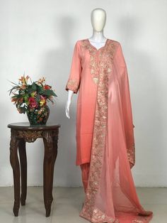 Indian Crepe, Kashmiri Suits, Tilla Embroidery, Embroidery On Sleeves, Kashmiri Embroidery, Suit Indian, Bohemian Scarves, Zari Embroidery, Designer Outfit