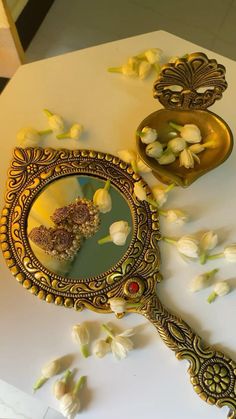 Bengali Culture Photography, Desi Flower Aesthetic, Indian Female Aesthetic, Kathak Aesthetic, South Indian Aesthetic, Desicore Aesthetic, Hindu Aesthetic, Bengali Jewellery, Pretty Zinta