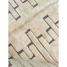 an area rug with brown and white designs on it