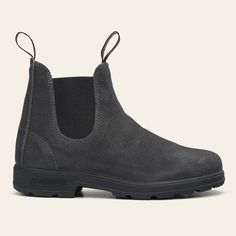 The Original #500, now in supple suede. Legendary Blundstone comfort meets ultra-soft water-resistant suede. One slight change makes a world of difference. Blundstone Boots Colors, Blundstone Mens, Mens Suede Boots, Womens Casual Boots, Blundstone Boots, Mens Boots Casual, Side Zip Boots, Suede Chelsea Boots, Chelsea Boots Women