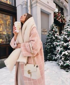 Trendy Outfits Winter, Chique Outfits, Pink Coat, Cute Winter Outfits, Mode Inspo, Casual Winter Outfits, Looks Style, Mode Inspiration, Winter Fashion Outfits