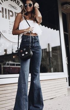 Bell Bottom Jeans Outfit, Comfy Jeans Outfit, Flare Jeans Outfit, Mode Hippie, Looks Country, Bottom Jeans, Outfit Jeans, Outfit Trends