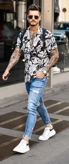 Blue Jeans Outfit Men, Light Blue Jeans Outfit, Mens Street Style Summer, Street Style Summer Outfits, Summer Street Style, Jeans Outfit Men, Blue Jean Outfits