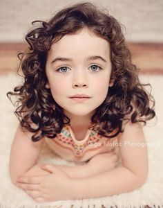 Curly Hair Baby, Brown Hair Green Eyes, Curly Hair Photos, Kids Hair Cuts, Peinados Fáciles Para Cabello Corto, Girl Haircuts, Curly Girl Hairstyles, Curly Hair Cuts