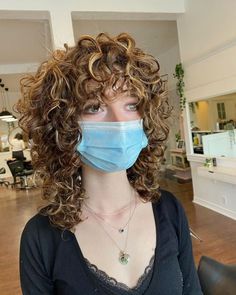 Curly Curtain Bangs, Curtain Bangs Ideas, Curtain Bangs On Curly Hair, Bangs On Curly Hair, Curly Shag, Perfect Curly Hair, Super Curly Hair, Curly Fringe