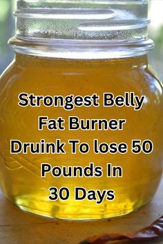 Drink this before bedtime and wake up with less weight every day! Juice Design, Burn Belly Fat Drinks, Smoothie Green, Bedtime Drink, Water Detox, Drinks Juice, Smoothies Healthy, Fat Burning Juice, Lemon Detox