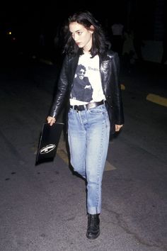 90s Celeb Street Style, 90s Grunge Authentic, 90s Hollywood Outfit, 80s Actresses Style, 80s Women Rock Fashion, Rocker Fashion Womens, Classic Fashion Aesthetic, 90s Grunge Womens Fashion, Winona Ryder 90s Style