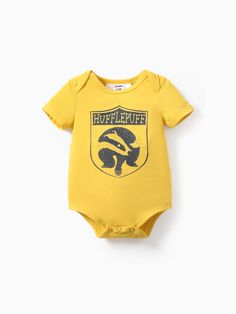 Dress your little one in magic with our Harry Potter Hogwarts Badge Romper. Perfect for baby wizards in training, this cozy romper features iconic Hogwarts house badges, combining comfort with the enchanting world of Harry Potter.
* Baby jumpsuit with function buttons and snap buttons
* Impermeable material for maximum comfort
* Round neckline and short sleeves
* Perfect fit for your little one
* Suits casual and formal occasions Suits Casual, Harry Potter Baby, Pattern Romper, Baby Jumpsuit, Hogwarts Houses, Harry Potter Hogwarts, College Girls, Boy Girl, Formal Occasion