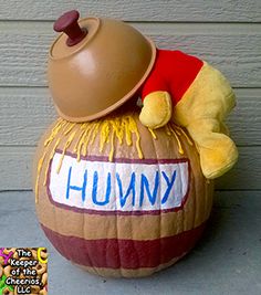 a winnie the pooh pumpkin with a teapot on top that says hummy