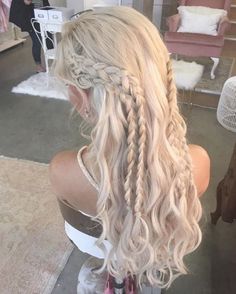 Long White Hairstyles For Women, Midevil Braided Hairstyles, Hunger Games Inspired Hairstyles, Intricate Braids For Long Hair, Valyrian Hairstyle, Targeryan Hair, Avatar Hairstyles Pandora, Cute Hairstyles Prom, Braided White Hair