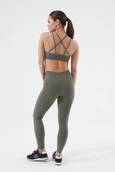 Meet the Levitate Bra – your new workout BFF! Designed for those who want it all: comfort, style, and performance. Whether you’re hitting the gym, going for a run, or just chilling, this seamless wonder is here to support you every step of the way. It’s the perfect blend of function and fashion with a high neckline for extra coverage and cross-back straps that bring all the style points. What makes the Levitate Bra a must-have? Let’s get into it: Best Seamless Bra: Seriously, it feels like a sec Black Tahoe, Workout Outfits For Women, Midnight Blue Color, Confidence Boosters, White Sea, Seamless Bra, Workout Outfits, Deep Teal, Blush Color