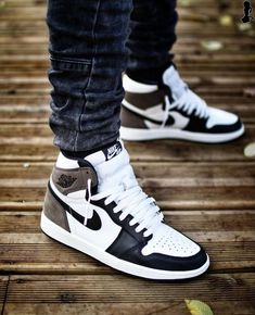 Jordan 1 Dark Mocha, Jordan 1 Mocha, Hypebeast Sneakers, Online Sneaker Store, Urban Sneakers, Air Jordan 1 Outfit, Cheap Jordan Shoes, Jordan Shoes Retro, Buy Jordans