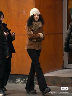 Winter Outfits Uk, Winter Outfits Boots, Casual Outfits Winter, Everyday Outfits Winter, Warm Outfit, Cold Outfit, Downtown Outfits, Winter Outfit Inspiration, Winter Fits