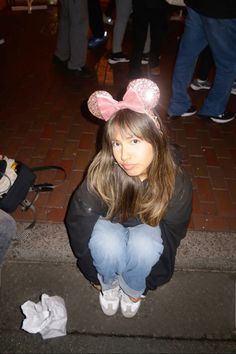 #disneyland #aesthetic #disneypictures #digitalcamera #pink #coquette #picinspo Theme Park Pose Ideas, Cute Disneyland Pictures, Disneyland Story Instagram, Disney Pictures Aesthetic, Disneyland Coquette, Disney Girl Aesthetic, Disney Pictures Ideas, Disney Inspo Pics