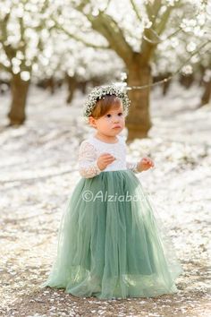 Green Flower Girl Dresses, Sage Green Flowers, Boho Flower Girl, Tulle Flower Girl Dress, Girls Lace Dress, Green Tulle, Sage Wedding, Boda Mexicana, Tulle Flower Girl