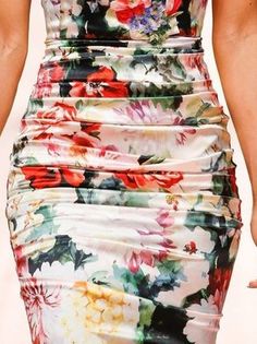 Tight Midi Dress, Fashion Fails, Glamour Dress, Fashion Fail, V Neck Midi Dress, Floral Color, Style Mistakes, Mid Length Dresses, Elegant Floral