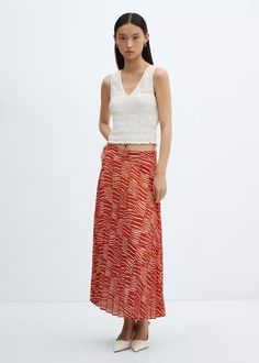 Printed pleated skirt - Women | Mango USA Tops For Women With Skirt, Midi Denim, Mango Tops, Printed Pleated Skirt, Pleated Long Skirt, Judas Priest, Denim Midi Skirt, Total Look, Leather Blazer