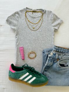 basic inspo outfit adidas shoes Adidas Gazelles, Outfit Adidas, Green Adidas, Cute Modest Outfits, Casual Preppy Outfits, Basic Fit, Outfit Inspo Casual, Trendy Outfits For Teens, Ootd Summer