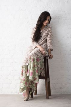 Good Earth, Desi Fashion Casual, Indian Couture, Pakistani Dress Design, Indian Attire, Desi Fashion