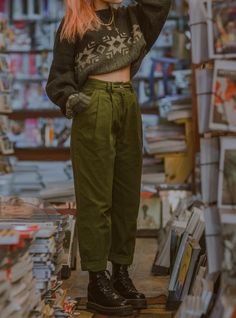 Casual Outfits Nonbinary, Playful Aesthetic Outfit, Queer Cottagecore Fashion, Unisex Cottagecore Outfits, Boho Lesbian Style, Nonbinary Grunge Fashion, Solar Punk Aesthetic Outfits, Cottagecore Nonbinary Outfits