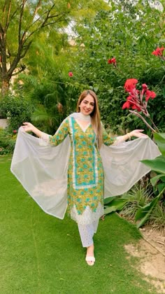 @hinabhullar #hinabhullar Lawn Dress Design, Salwar Suit Design, Simple Suit, Bridal Lehenga Online, Bridal Suit, Simple Kurta, Colors Dress, Asian Bridal Dresses