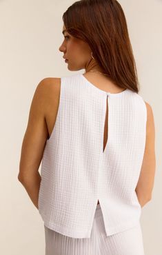 We've taken one of our most popular silhouettes and made it in our summery gauze fabric. This elevated top is perfect for layering and features fun details like a slit at the back with a keyhole entry. Sundance Clothing, Double Gauze Top, Gauze Pants, Easy Chic, Gauze Top, Womens Style, Double Gaze, Chic Top, Gauze Fabric