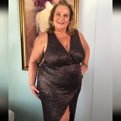 This Plus Size, Metallic Glittered Stretch-Knit Dress Features An All- Around Shimmery Metallic Fabric, A Plunging Neckline, An Elastic Waist, Sleeveless Cut And An Asymmetrical Tulip Hem With A Gorgeous Bodycon Fit! Machine Wash Cold Inside Out Imported All Of My Items Are 100% Authentic Smoke & Pet Free Home Plus Size Short Dresses, Stretch Knit Dress, Metallic Fabric, Curvy Girl Outfits, Plunging Neckline, Hem Dress, Plus Size Fashion, Tulips, New Dress