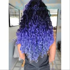 Peekaboo Hair Colors, Dark Curly Hair, Dark Purple Hair, Hair Color Streaks, Curly Hair Photos, Hair Patterns, Blue Highlights