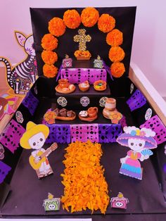 Ofrenda de día de muertos, papel picado, flores Mini Ofrenda Diy, Ofrenda Ideas Diy School Project, School Ofrenda Ideas, Ofrenda Shoebox Ideas, Ofrenda School Project, Mini Ofrenda Ideas, Ofrenda Shoebox Project