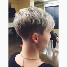 21 Stylish Pixie Haircuts: Short Hairstyles for Girls and Women | PoPular Haircuts Women Short Bob Hairstyles, Ultra Short Pixie Haircuts For Women, Under Cut Pixie, Shaved Pixie, Very Short Haircuts, Super Short Hair, Popular Haircuts, Very Short Hair