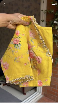 Jute Saree, Hand Worked Blouse, Blouse Handwork, Worked Blouse, Latest Blouse Designs Pattern, Embroidery Border, New Saree Blouse Designs, Traditional Blouse Designs, Latest Model Blouse Designs