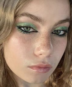 Green Freckles Makeup, Grunge Fairy Makeup Looks, Hoco Makeup Ideas For Green Dress, Fairy Glitter Makeup, Colored Waterline, Mama Mia Makeup, Makeup Looks Hazel Eyes, Simple Festival Makeup, Green Eyeliner Looks