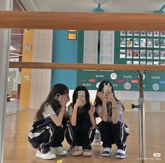 School Life Friends, China School, Chinese School, Korean Friends, Korean Student, Friendship Photoshoot, Chinese Aesthetic, Life Friends, Korean Best Friends