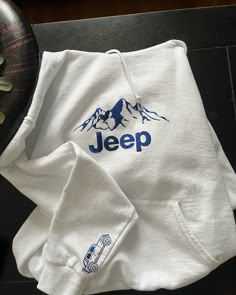 Jeep Sweatshirt, Jeep Hoodie, Fall Fits, Cute Sweatshirts, Cute Everyday Outfits, Really Cute Outfits, Dream Clothes