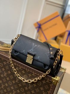 Size: Standard Size It comes with Dust box, Care manual, Tag, and Paper bag. Lv Favorite, Louis Vuitton Favorite, Magnetic Lock, Garden Parties, The Favorite, Vuitton Bag, Hermes Bag, Lv Bag, Hand Bags