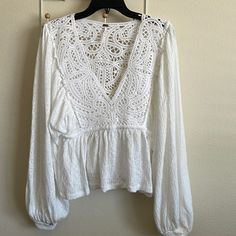 Final Sale Nwot Has Plastic M White V-neck Crochet Top For Brunch, White Lace Top For Fall Brunch, White Lace Top For Day Out In Fall, White Lace V-neck Top For Brunch, White V-neck Lace Top For Brunch, White Lace Top For Fall Day Out, Casual Long Sleeve Lace Top For Brunch, Free People Blouse, Free People Tops