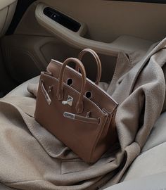 Hermes Birkin Aesthetic, Hermes Birkin 25 Outfit, Birkin 25 Outfit, Brown Birkin Bag, Birkin Mom Aesthetic, Brown Birkin, Hermes Birkin Brown