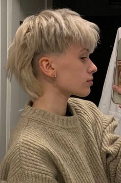 Female Mullet Shaved Sides, Short Punk Mullet, Short Mullet Hairstyle Women Straight Hair, Masculine Mullet, Short Haircut Mullet, Sidecut Short Hair, Fohawk Haircut For Women, Lesbian Mullet Haircut