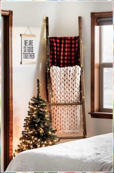 Christmas Home Decor - Visit to get the best tips. Easy Diy Blanket, Blanket Ladder Plans, Blanket Ladder Decor, Rustic Blanket Ladder, Buffalo Check Christmas Decor, Do It Yourself Decoration, Rustic Blankets, Diy Blanket