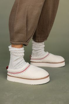 The Fireside Sherpa Slippers are your new Winter companion. Featuring sherpa material and a slight platform, you can say hello to relaxation with ease! manmade materials if in between sizes, size up Casual Cream Slippers For Winter, Casual Cream Winter Slippers, Roolee Shoes, Sherpa Slippers, Best Dressed, Floral Style, Fall Season, Kids House, Say Hello