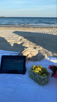 beach picnic 
the summer i turned pretty 
picnic
jenny han
books
booktok
tsitp
team conrad
team jeremiah
belly fisher Beach Set Up, Summer 25, The Summer I Turned Pretty, Summer 24, Beach Picnic, Summer House, Beach Trip, Water