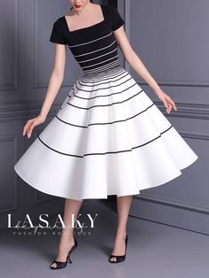 Lasaky - Sophisticated Midi Dress with Square Neckline and Striped Design Dress With Square Neckline, Black Knit Top, Elegant Midi Dresses, Elegante Casual, Black And White Dress, Vintage Elegance, Striped Midi Dress, Dresses Elegant, Daily Dress