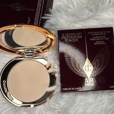 Ultra Fine Setting Powder That Blurs Imperfections And Reduce Shine Charlotte Tilbury Very Victoria, Charlotte Tilbury Beach Stick, Charlotte Tilbury Cream, Makeup Charlotte Tilbury, Charlotte Tillbury, Glow Primer, Charlotte Tilbury Makeup, Simple Eyeshadow, Liquid Highlighter