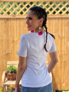 This Beautiful Floral embroidered t-shirt is made out of soft cotton and is perfect for every day use. It is cute, comfortable, and versatile. This Mexican T-shirt is hand embroidered and made with love by Mexican Artisans in Guanajuato, Mexico. Purchase the Artisanal Earrings here: https://www.etsy.com/es/listing/918692155/aretes-mexicanos-de-corazon-con-flor-de?ref=listings_manager_grid Bohemian Embroidered Summer T-shirt, Bohemian T-shirt With Floral Embroidery And Short Sleeves, Bohemian T-shirt With Floral Embroidery, Bohemian Floral Embroidered T-shirt For Summer, Bohemian White T-shirt With Floral Embroidery, Bohemian Short Sleeve T-shirt With Floral Embroidery, Bohemian Floral Embroidery T-shirt For Summer, Bohemian Floral Embroidery Summer T-shirt, Fitted Bohemian Cotton T-shirt